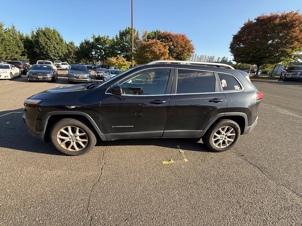 Used 2016 Jeep Cherokee Latitude w/ Safety/Convenience Group AWD/4WD image 4