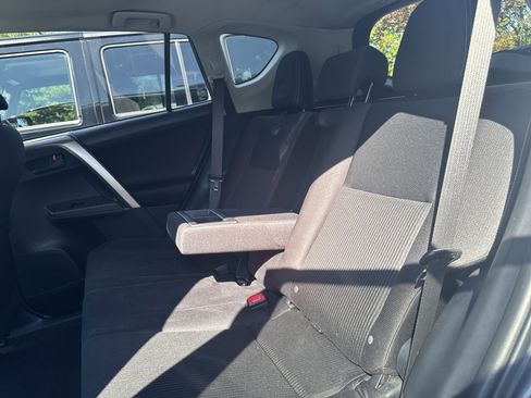 Used 2013 Toyota RAV4 XLE image 9