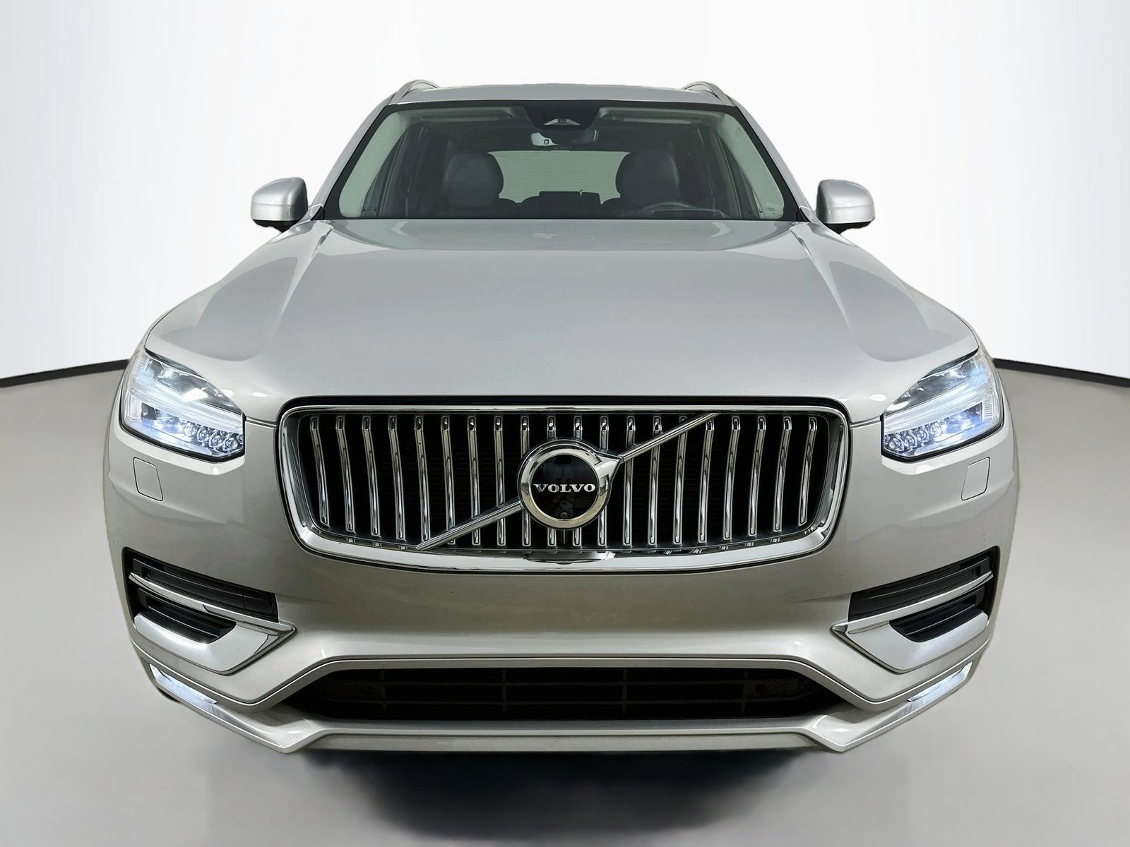 Used 2024 Volvo XC90 B6 Ultimate w/ Protection Package Premier AWD/4WD image 2