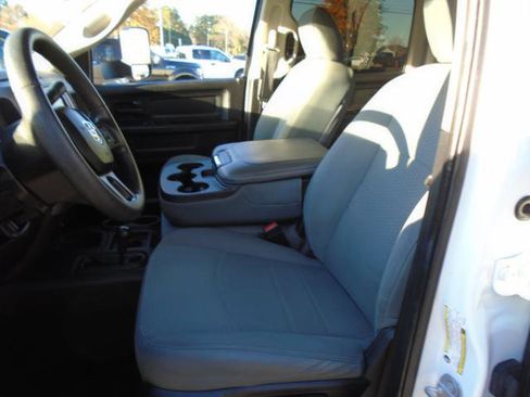 Used 2017 RAM 3500 Tradesman w/ Chrome Appearance Group image 18