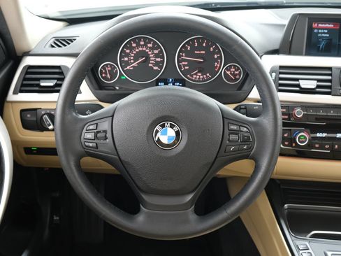 Used 2018 BMW 320i xDrive Sedan w/ Convenience Package AWD/4WD image 12