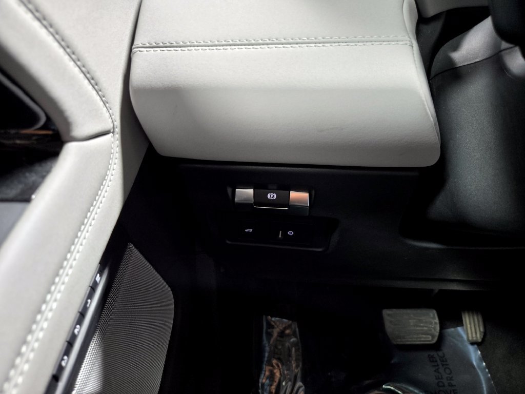 Used 2023 Land Rover Range Rover Evoque SE AWD/4WD image 15