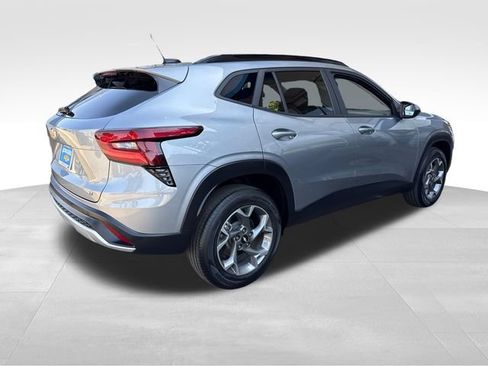 Certified 2024 Chevrolet Trax LT w/ Driver Confidence Package FWD image 5