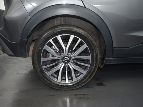 Used 2022 Nissan Kicks SV image 9