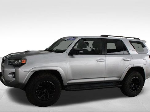 Used 2020 Toyota 4Runner TRD Off-Road AWD/4WD image 11