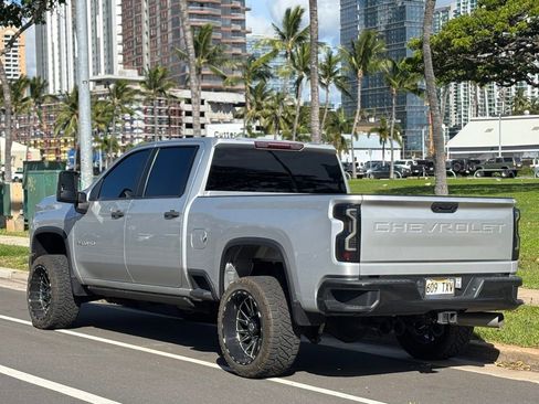 Used 2022 Chevrolet Silverado 2500 Custom w/ Custom Value Package image 3