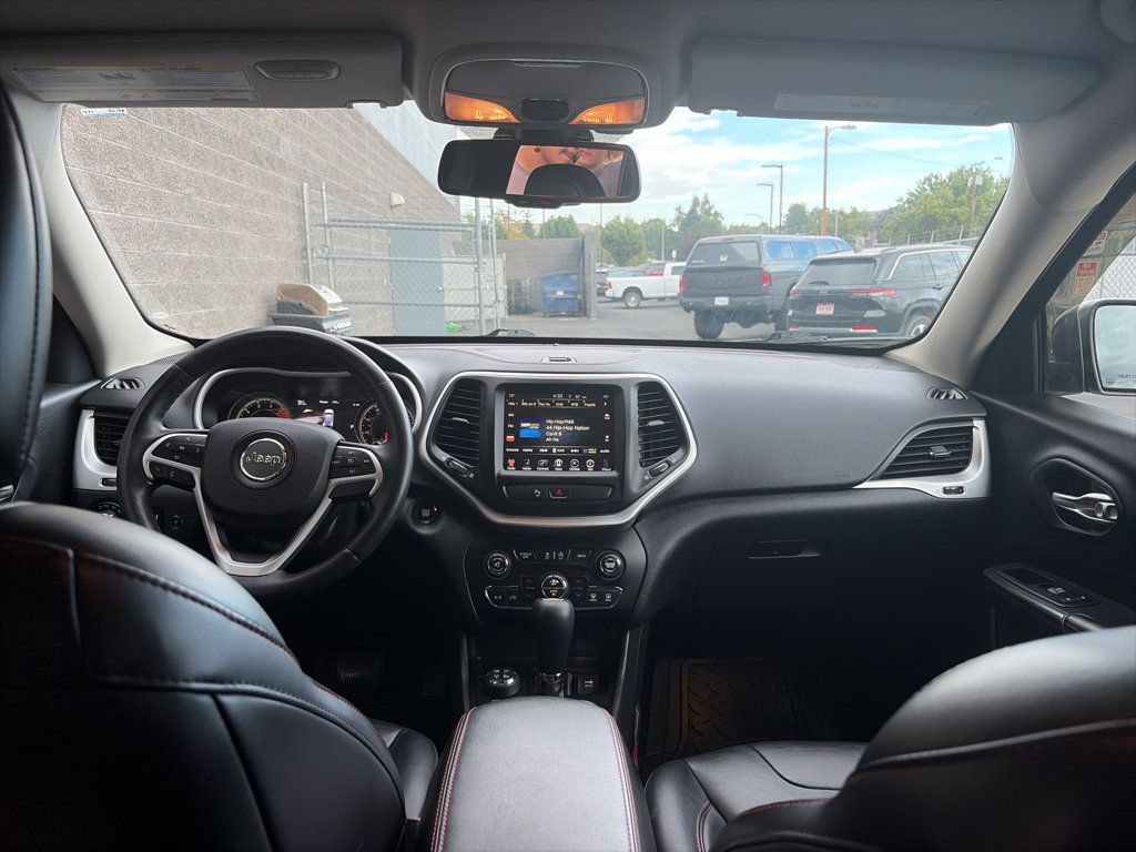 Used 2016 Jeep Cherokee Trailhawk w/ Comfort/Convenience Group AWD/4WD image 22