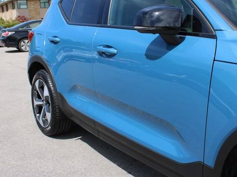 Used 2025 Volvo XC40 B5 Plus image 48