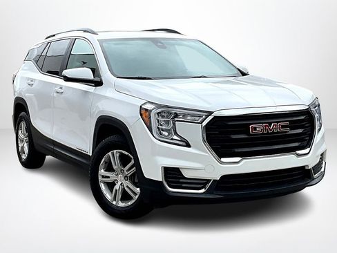 Used 2023 GMC Terrain SLE w/ Driver Convenience Package image 3