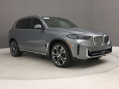 New 2026 BMW X5 xDrive50e w/ Premium Package AWD/4WD image 5