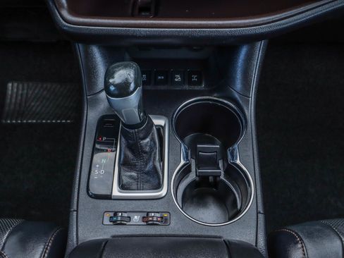 Used 2017 Toyota Highlander Limited image 32