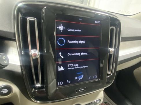 Used 2019 Volvo XC40 T5 Momentum image 18