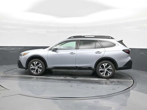 Used 2022 Subaru Outback Limited image 9