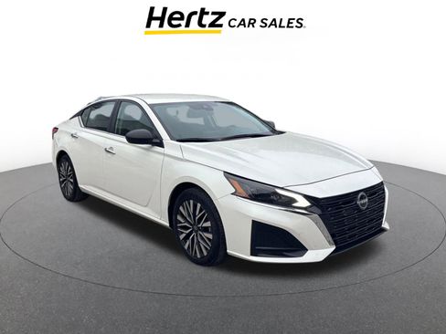 Used 2025 Nissan Altima 2.5 SV image 1