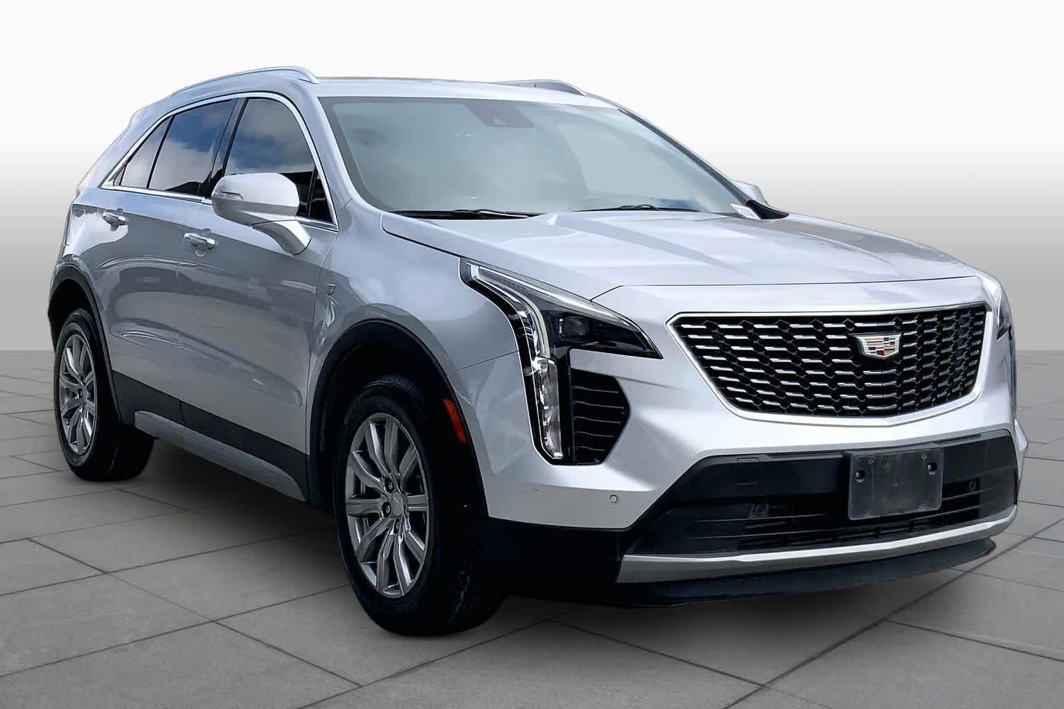 Used 2022 Cadillac XT4 Premium Luxury w/ Safety Alert Package AWD/4WD image 3
