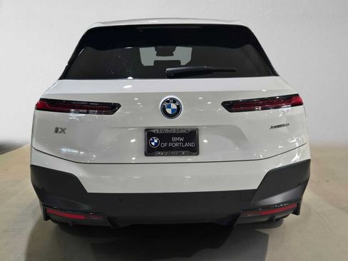 Used 2024 BMW iX xDrive50 w/ Convenience Package AWD/4WD image 4