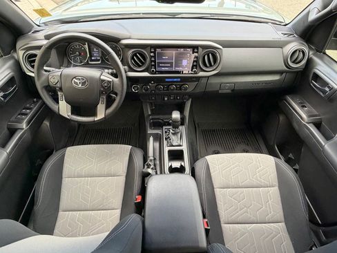 Used 2022 Toyota Tacoma TRD Off-Road image 25