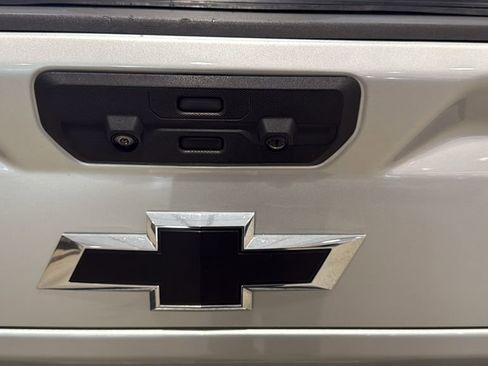 Used 2023 Chevrolet Silverado 2500 High Country w/ Z71 Off-Road Package AWD/4WD image 9