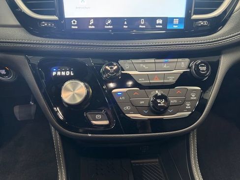 New 2027 Chrysler Pacifica Limited FWD image 3