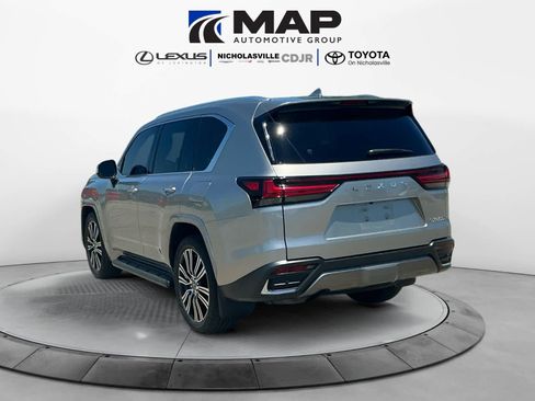 Used 2022 Lexus LX 600 4WD w/ Luxury Package image 3