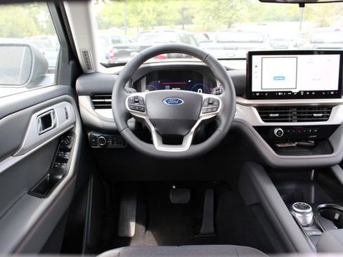 New 2026 Ford Explorer Active RWD image 5