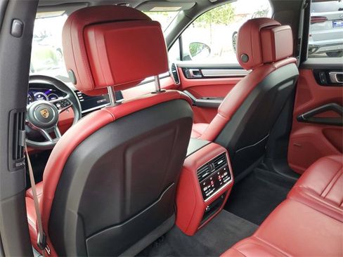 Used 2023 Porsche Cayenne Platinum Edition image 11