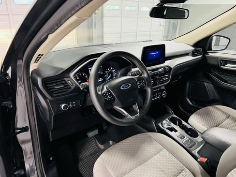 Used 2020 Ford Escape SE image 24