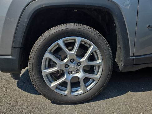 Used 2023 Jeep Compass Latitude AWD/4WD image 8