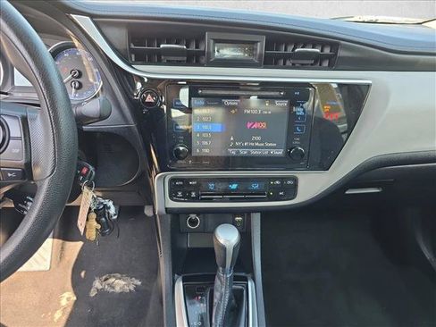 Used 2018 Toyota Corolla LE w/ LE Premium Package w/Moonroof FWD image 20