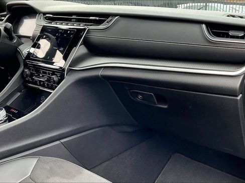 Used 2024 Jeep Grand Cherokee Altitude image 17