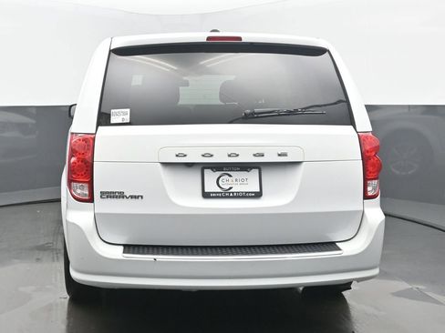 Used 2020 Dodge Grand Caravan SE image 5