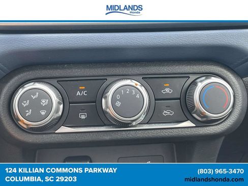 Used 2025 Nissan Versa SV FWD image 27