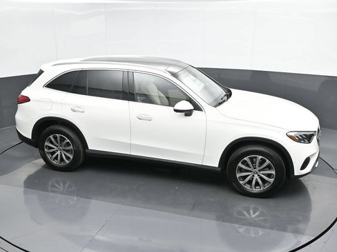 Used 2025 Mercedes-Benz GLC 300 4MATIC image 38