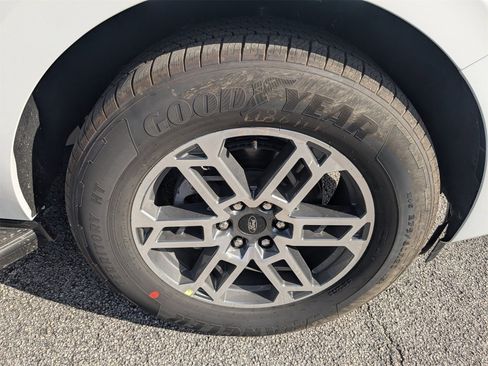 New 2025 Ford Expedition Active image 11