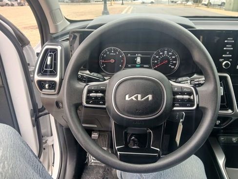 Certified 2023 Kia Sorento LX image 28