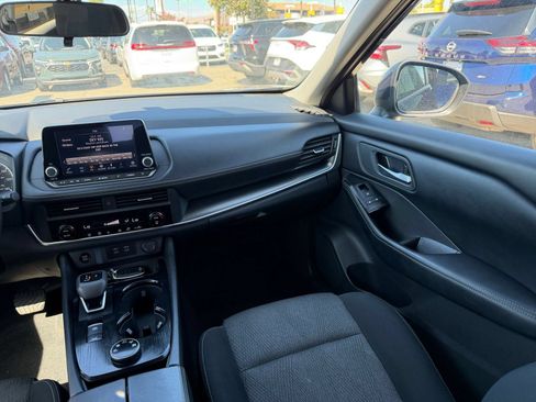 Used 2025 Nissan Rogue SV AWD/4WD image 37