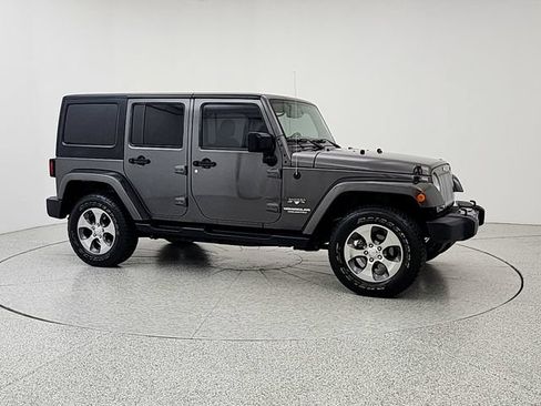 Used 2017 Jeep Wrangler Unlimited Sahara w/ Connectivity Group AWD/4WD image 3