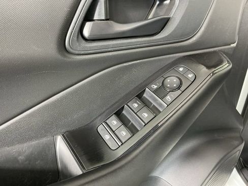 Used 2024 Nissan Rogue S AWD/4WD image 13