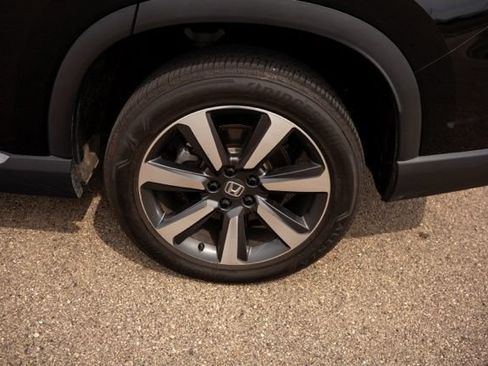 Used 2025 Honda Pilot Touring image 11