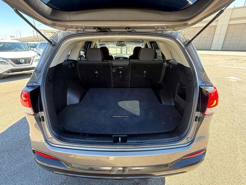 Used 2018 Kia Sorento L image 17