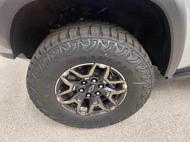 New 2026 Chevrolet Colorado ZR2 w/ Technology Package AWD/4WD image 10