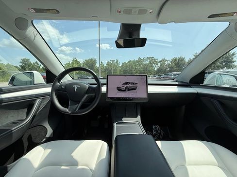 Used 2023 Tesla Model Y Long Range AWD/4WD image 18