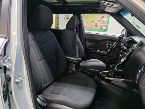 Used 2014 Kia Soul ! w/ Sun & Sound Package FWD image 21
