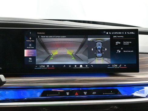 Used 2024 BMW 740i xDrive w/ Premium Package AWD/4WD image 23