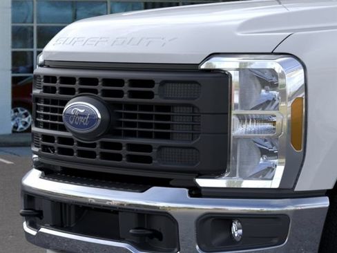 New 2026 Ford F350 XL w/ XL Chrome Package RWD image 17