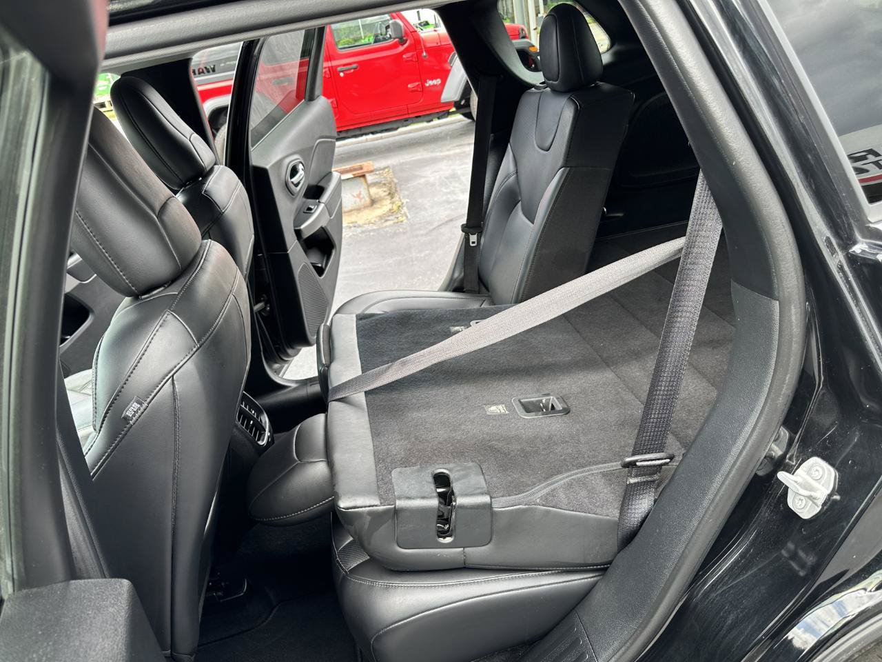 Used 2020 Jeep Cherokee Limited AWD/4WD image 34