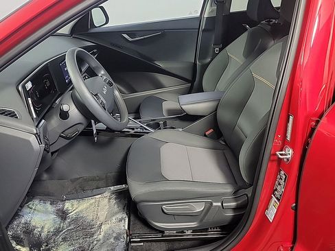 Used 2025 Kia Niro LX FWD image 19