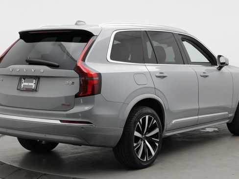 Used 2025 Volvo XC90 B5 Core AWD/4WD image 7