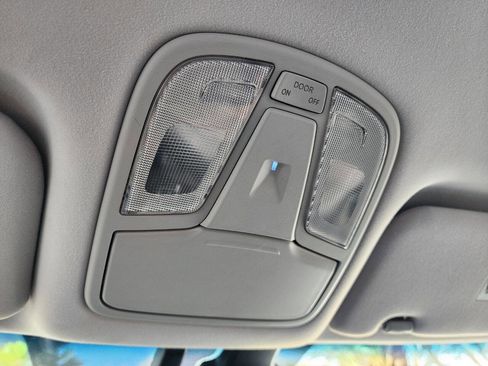 Used 2014 Kia Cadenza Premium image 30