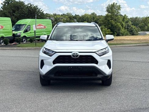 Used 2025 Toyota RAV4 XLE AWD/4WD image 2